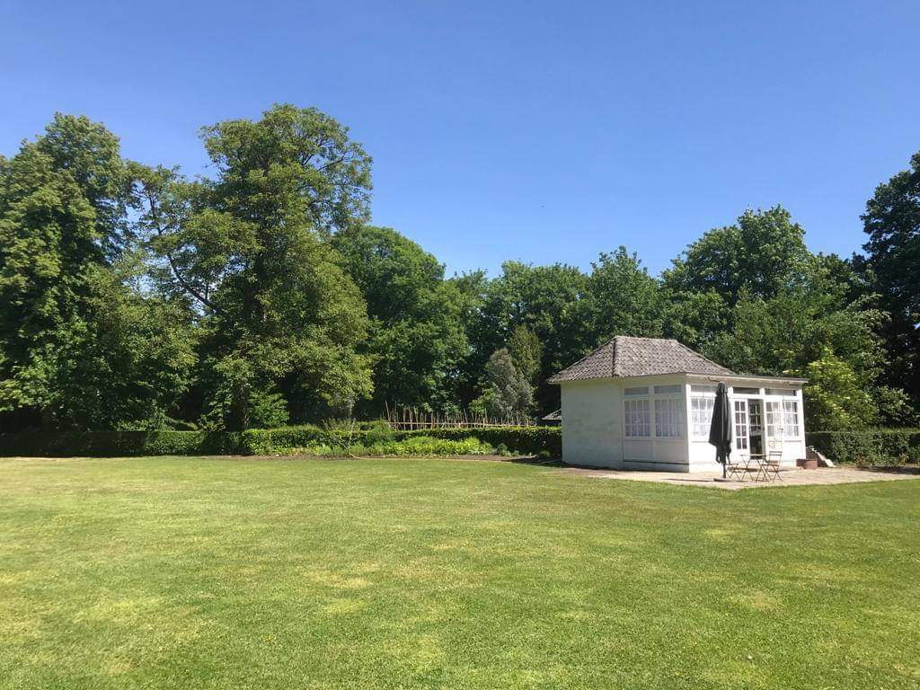 Lunch in de kasteeltuin